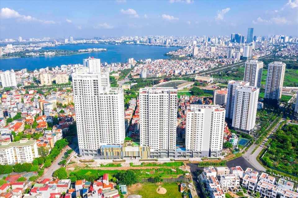 Bất động sản đang "thức giấc" sau thời gian dài "ngủ đông".